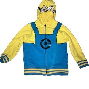 This adorable minion hoodie is perfect for your tot who loves to have fun&play.